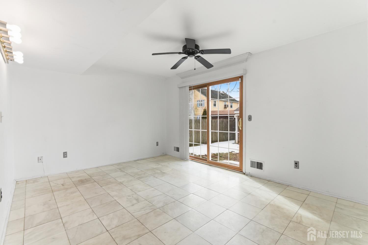 6 Cherry Street Edison, NJ 08817 - Photo 21 of 30 en empty room with windows