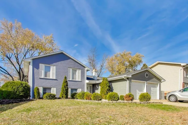 $350,000 | 121 South Lancaster Drive, Bolingbrook, IL 60440