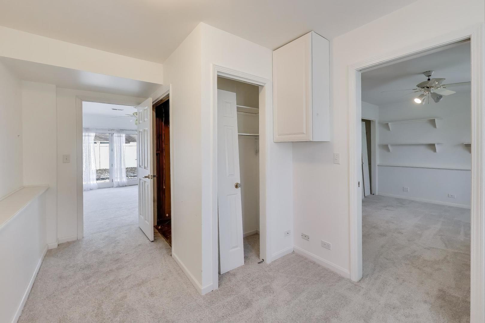 121 South Lancaster Drive Bolingbrook, IL 60440 - Photo 28 of 35 an empty room with a bathroom and a sink