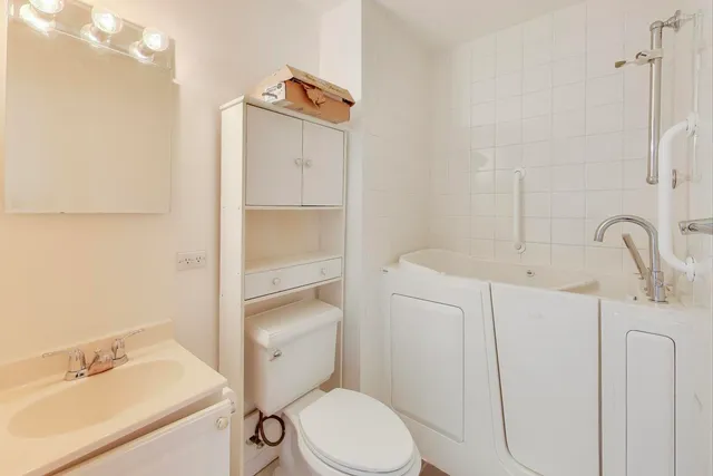 $350,000 | 121 South Lancaster Drive, Bolingbrook, IL 60440