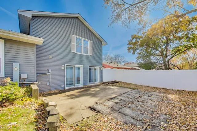 $350,000 | 121 South Lancaster Drive, Bolingbrook, IL 60440