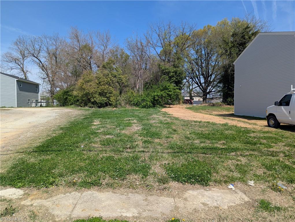505 East Grimes Avenue High Point, NC 27260 - Photo 2 of 4