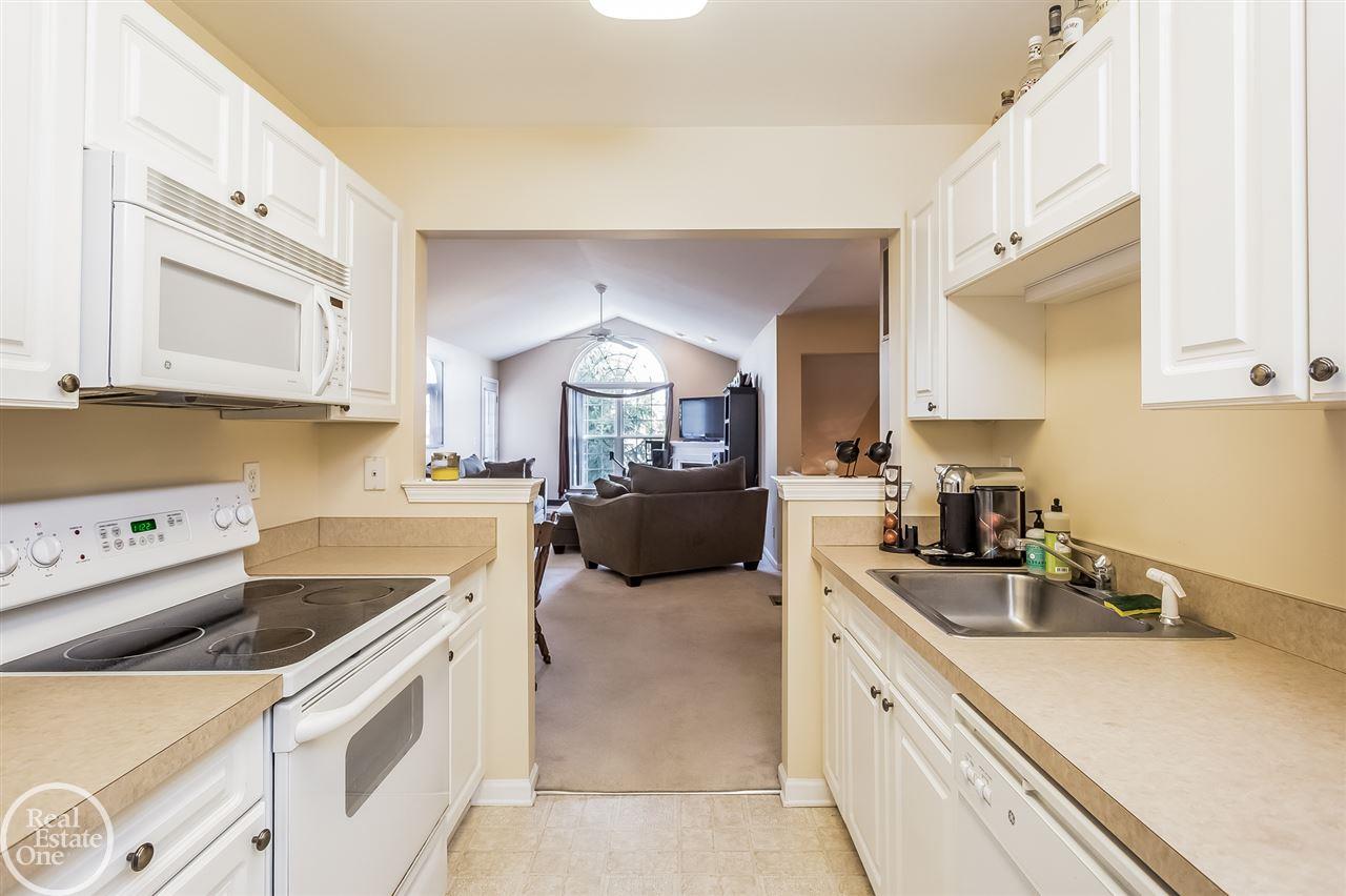 3635 Tremonte Circle Rochester, MI 48306 - Photo 11 of 38 31281583-10.JPG