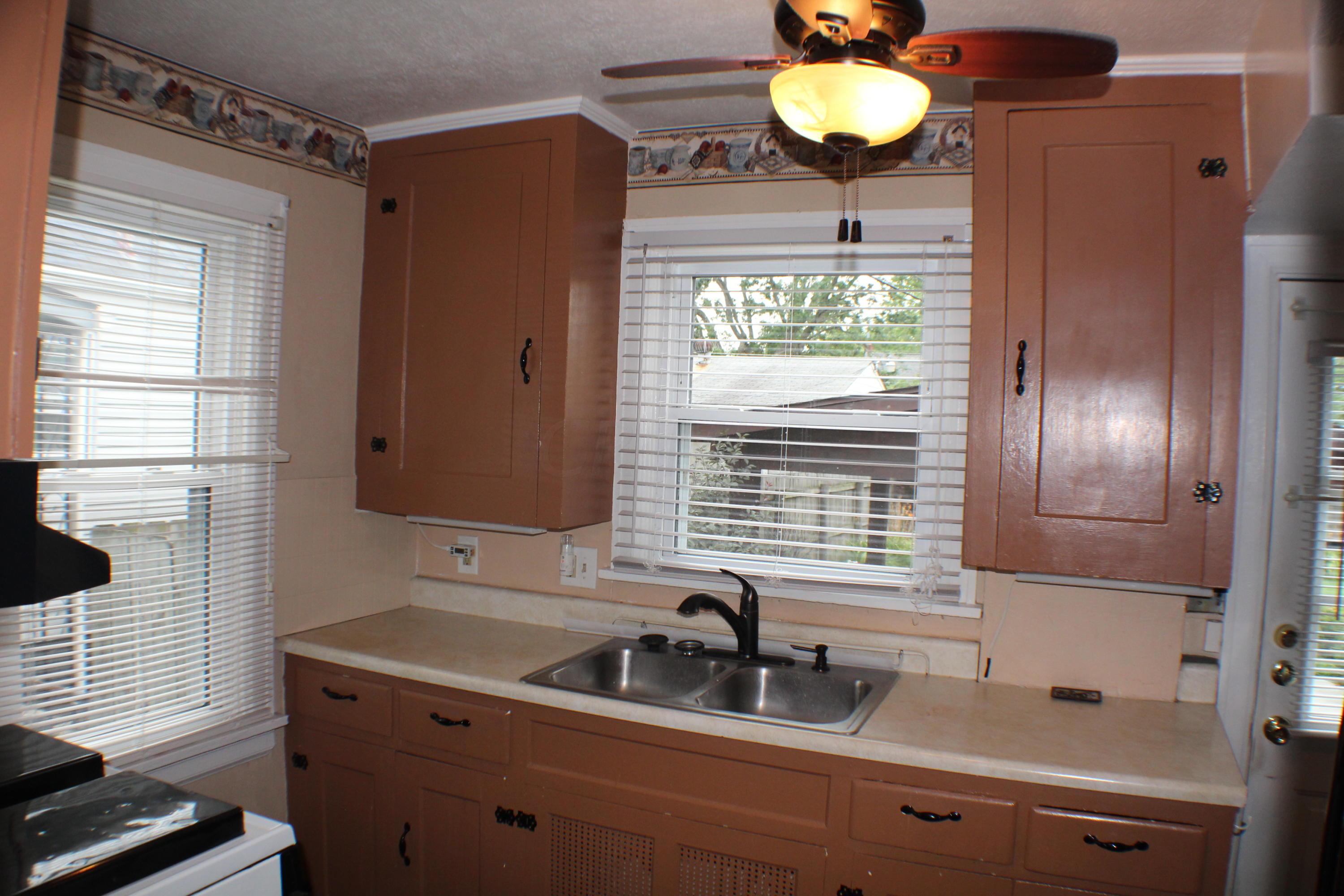 571 South Hampton Road Columbus, OH 43213 - Photo 3 of 13
