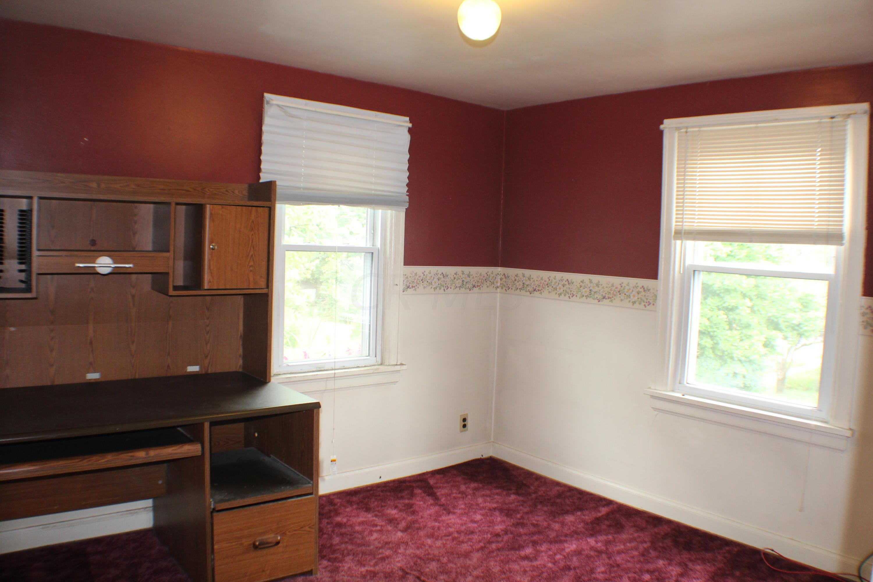571 South Hampton Road Columbus, OH 43213 - Photo 7 of 13