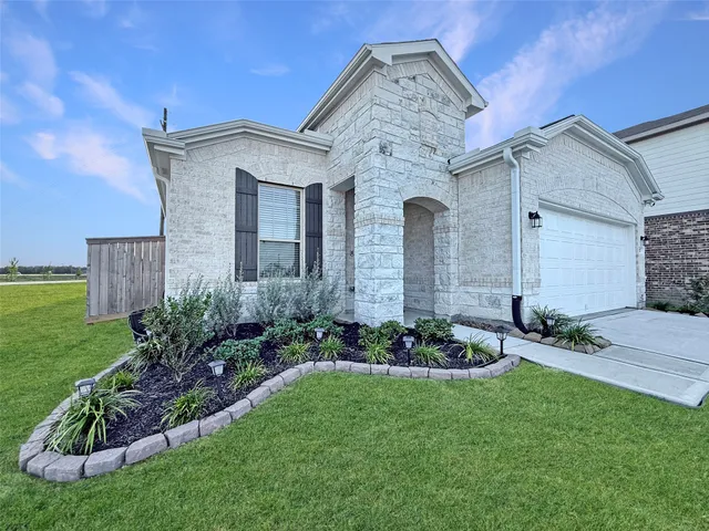 $2,135 | 17207 Thorwell Lane, Crosby, TX 77532