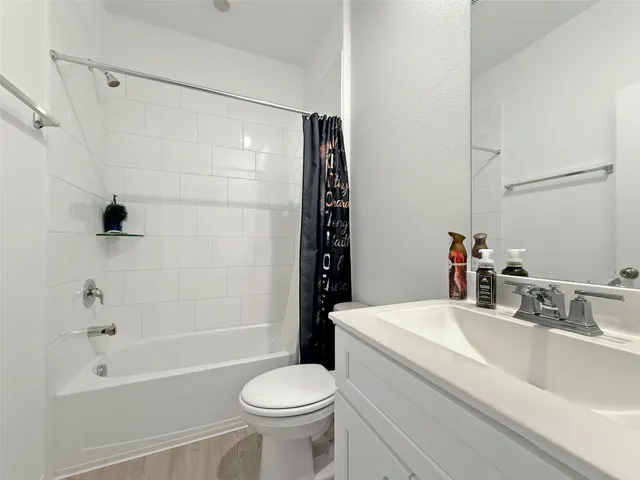 $2,135 | 17207 Thorwell Lane, Crosby, TX 77532