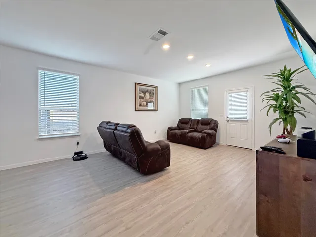 $2,135 | 17207 Thorwell Lane, Crosby, TX 77532