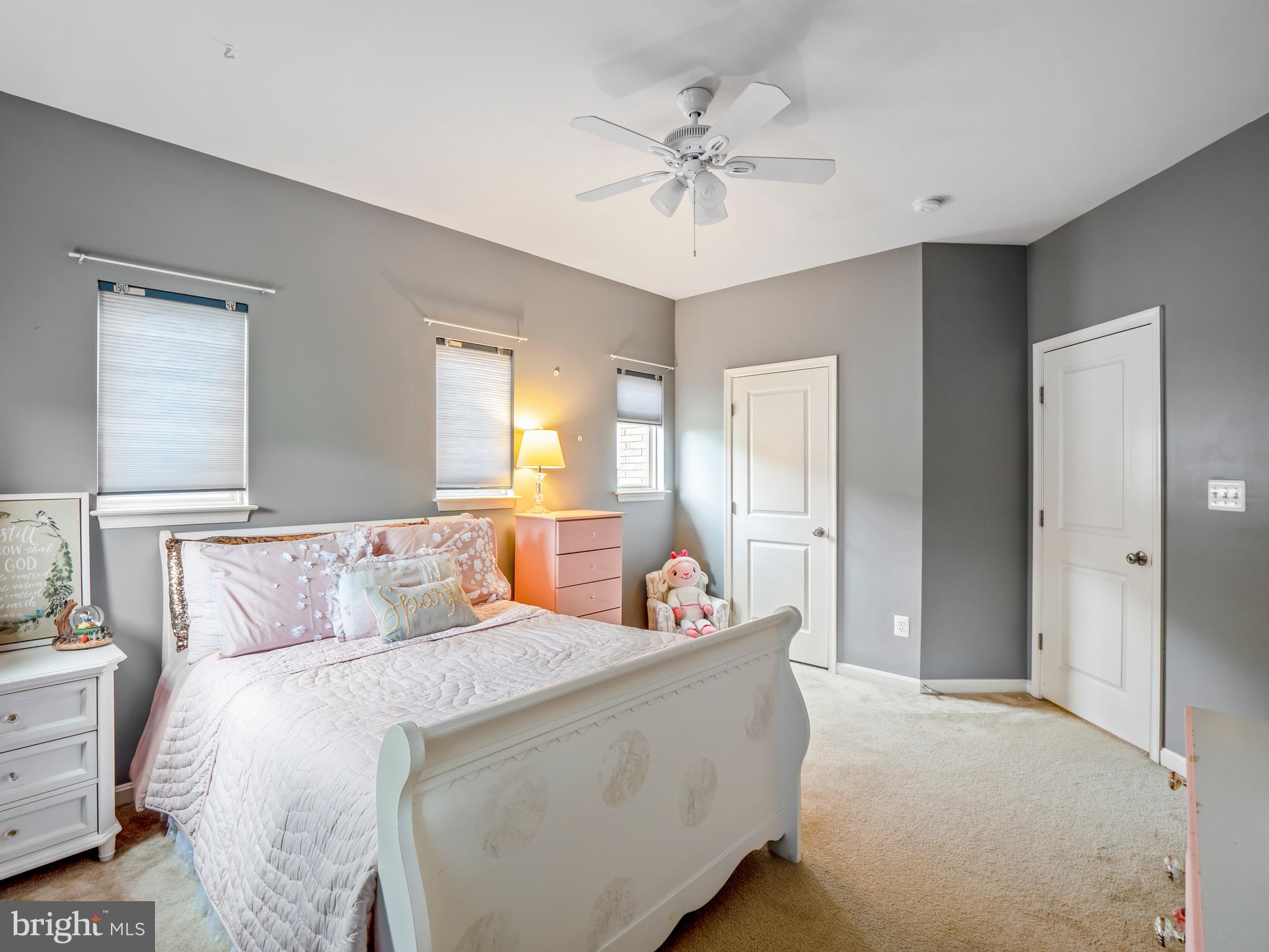 23366 Evening Primrose Square Brambleton, VA 20148 - Photo 21 of 28 a bedroom with a large bed and a chandelier