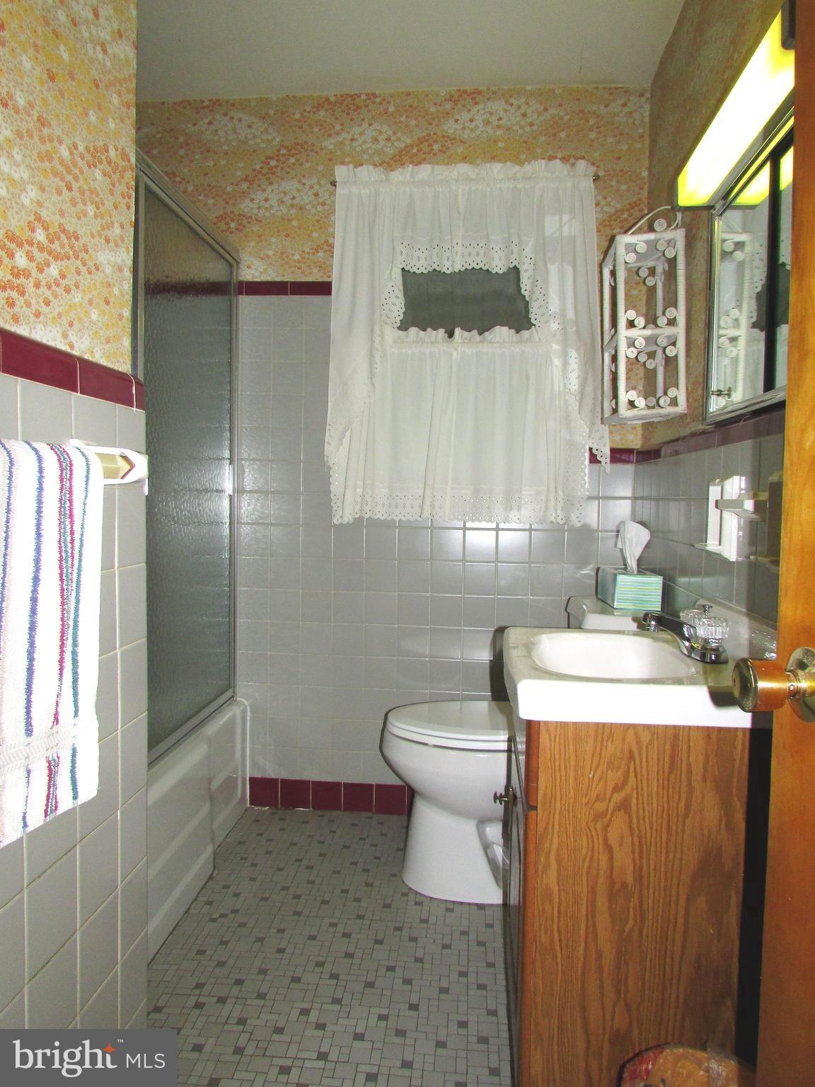 23 Valley Road Reading, PA 19610 - Photo 12 of 25 Bathroom