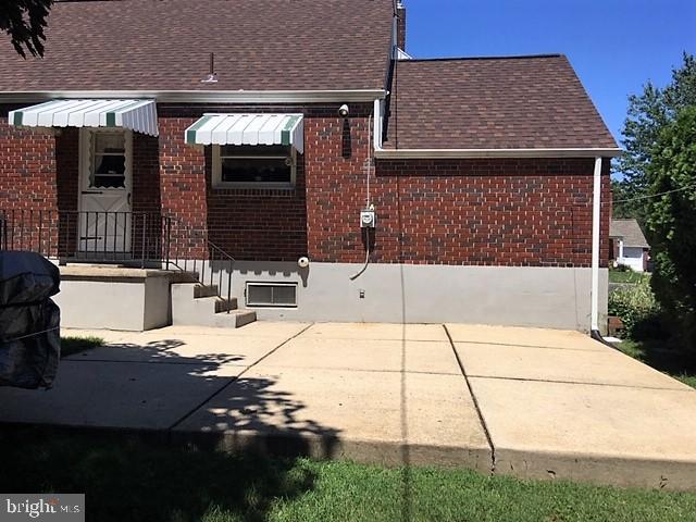 23 Valley Road Reading, PA 19610 - Photo 20 of 25 Backyard Patio