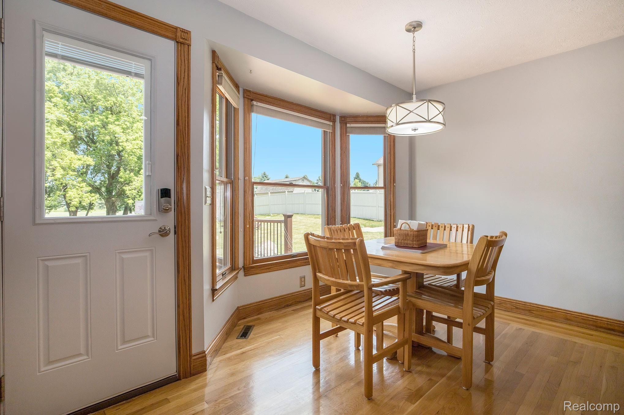 699 East Davis Road Howell, MI 48843 - Photo 12 of 42 Dining Area & Walkout to the Deck