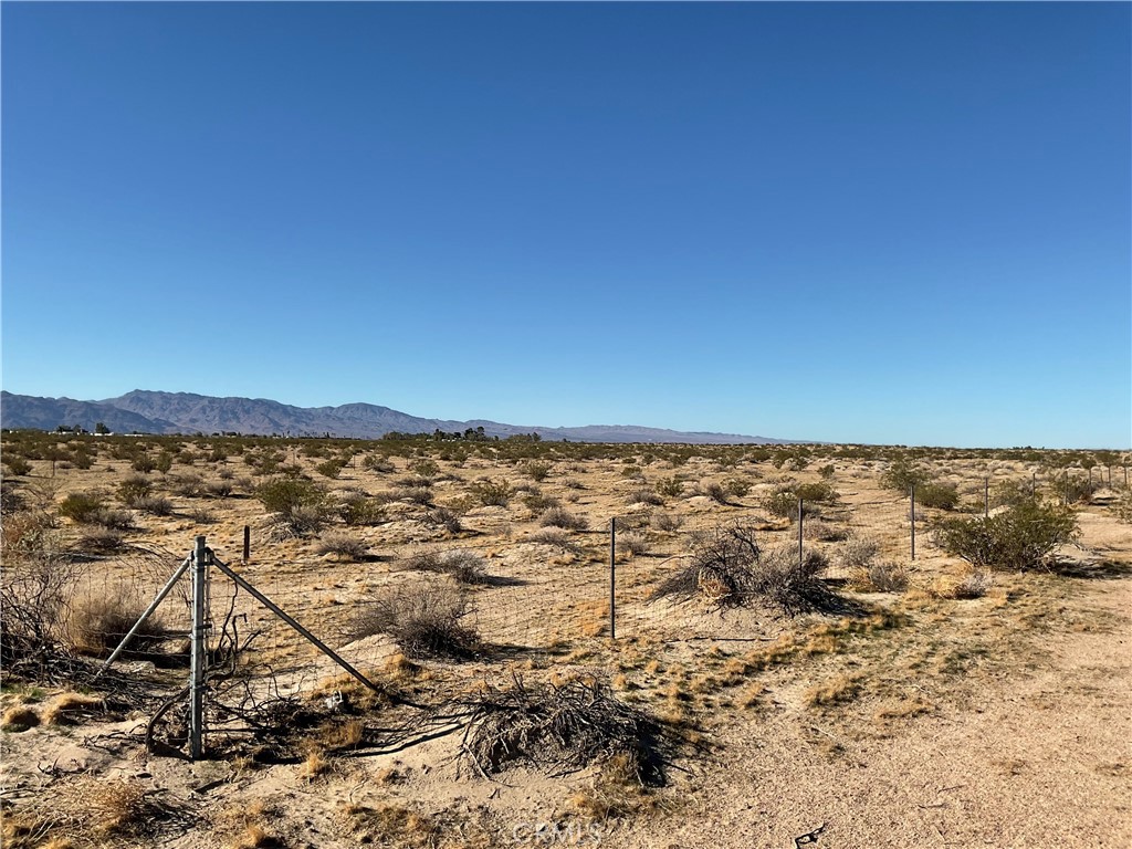 47039 Palma Vista Road Newberry Springs, CA 92365 - Photo 4 of 9 a view of a city