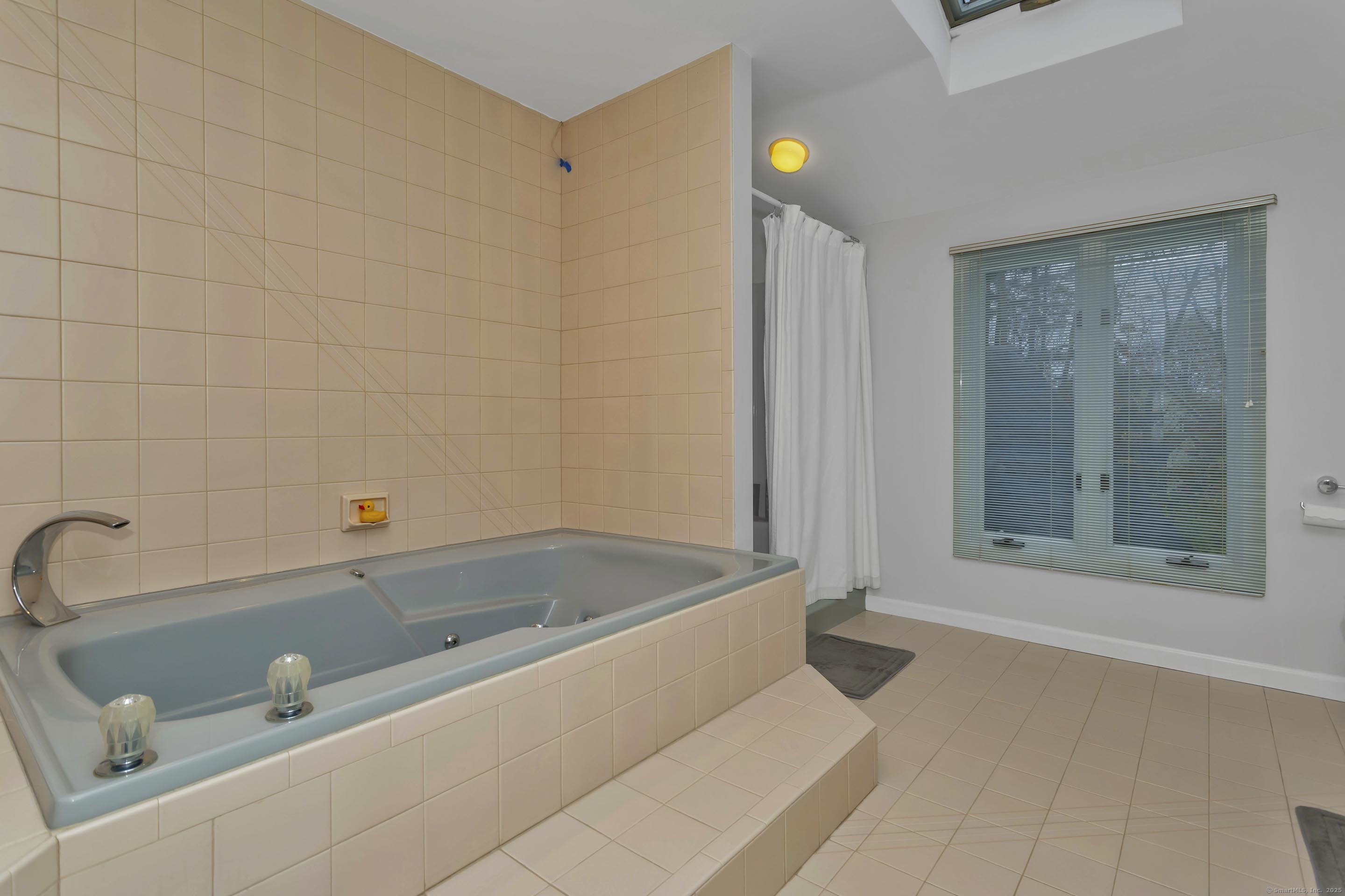 41 Huckleberry Hollow Suffield, CT 06078 - Photo 28 of 40 a bathroom with a tub a mirror and a shower