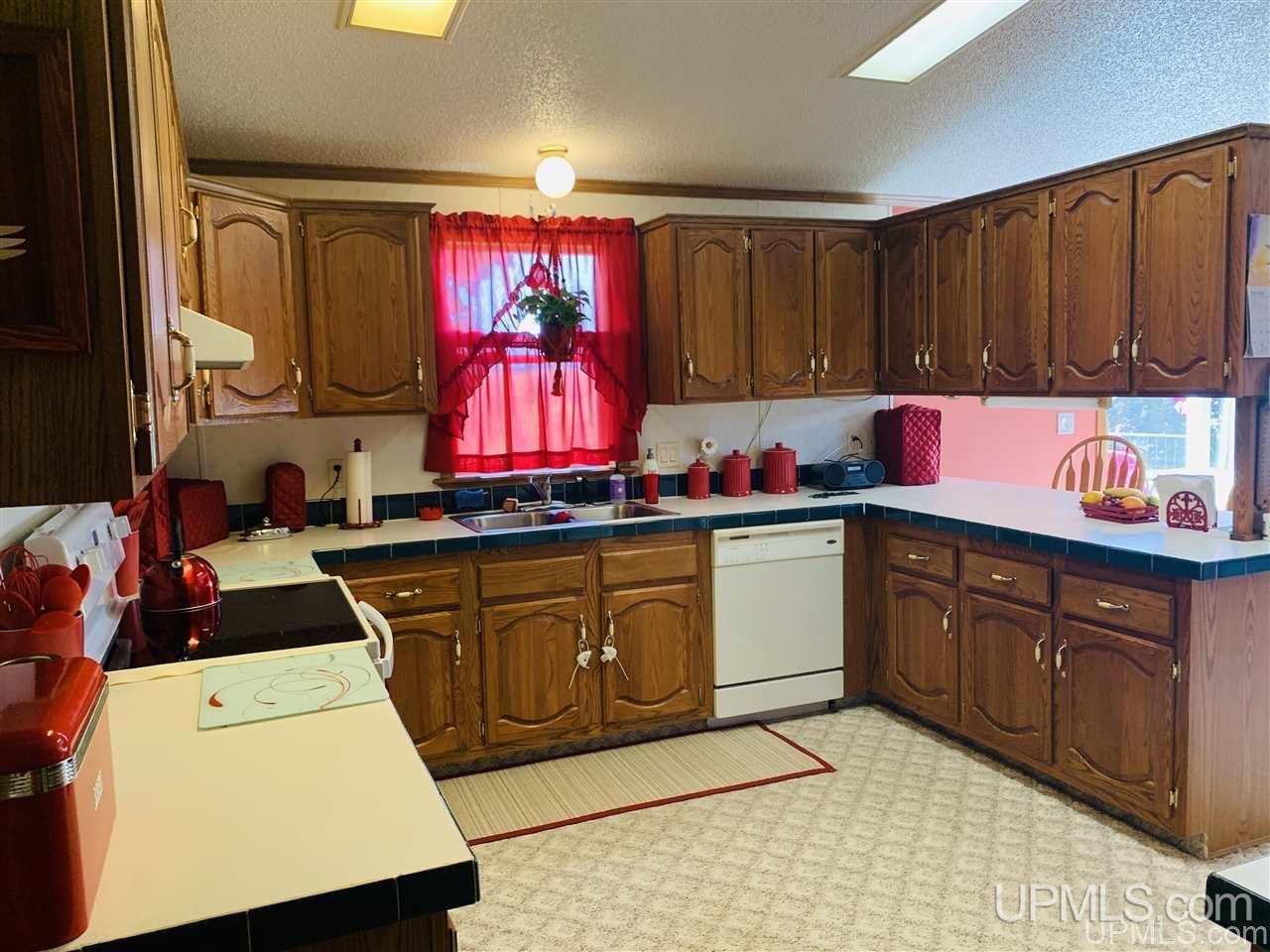 6005 G5 Road Escanaba, MI 49829 - Photo 19 of 42
