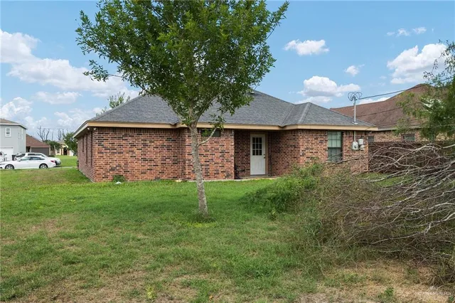 a view of a house with a yard