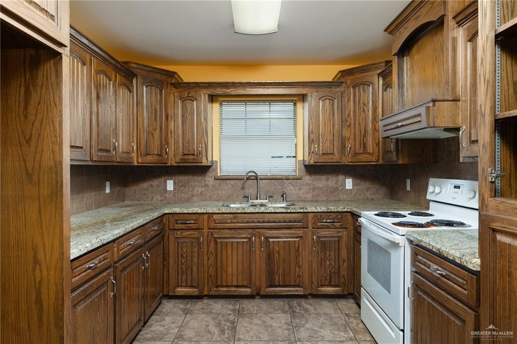 417 Jessica Street Mercedes, TX 78570 - Photo 5 of 12 a kitchen with stainless steel appliances granite countertop a sink stove and refrigerator