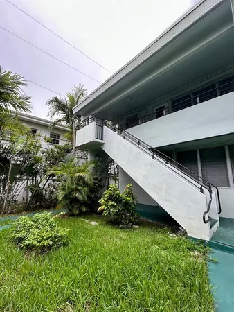 $1,900 | 1080 98th Street, Unit 10, Bay Harbor Islands, FL 33154