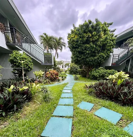 $1,900 | 1080 98th Street, Unit 10, Bay Harbor Islands, FL 33154