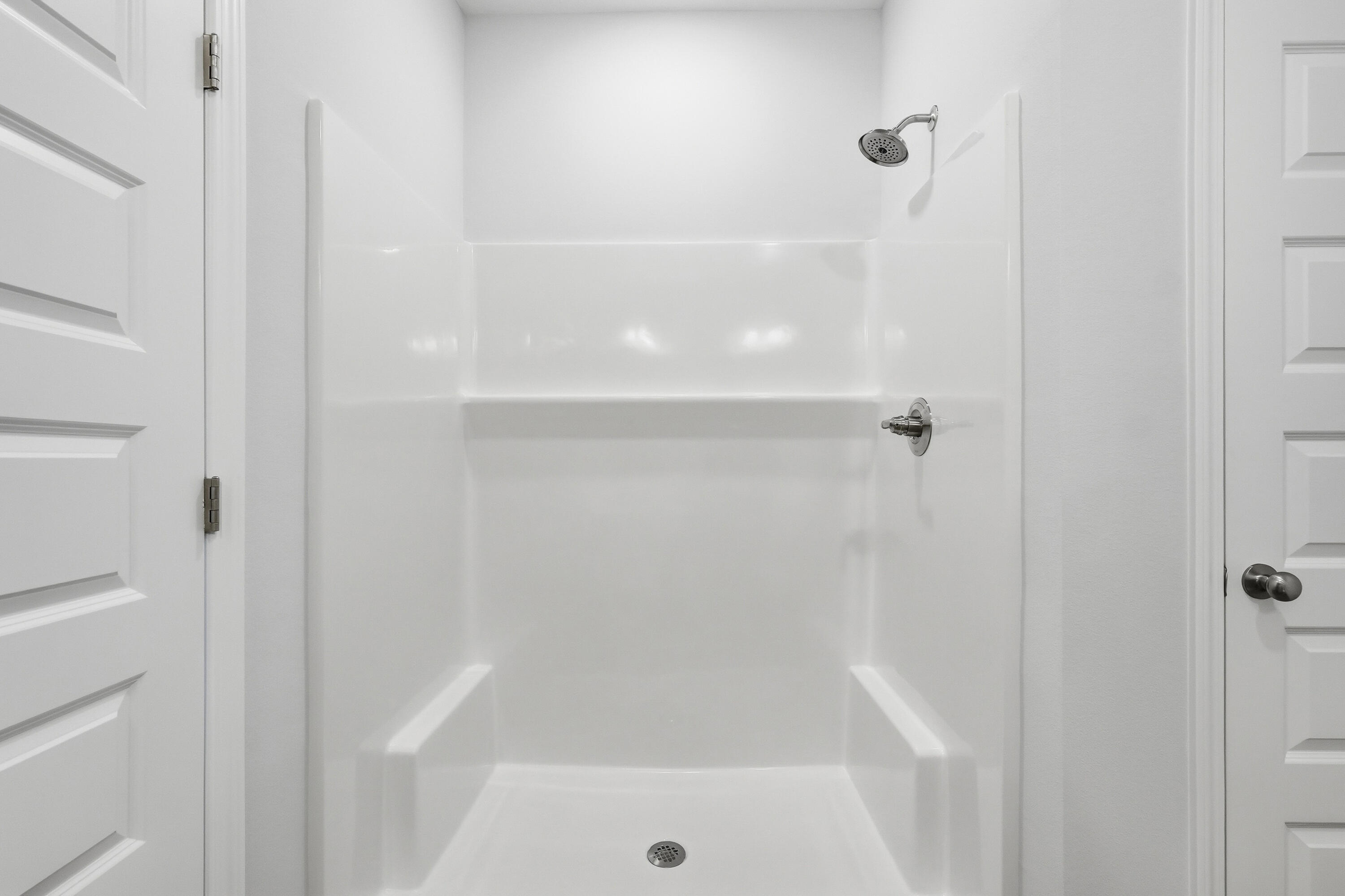 71 Spooner Street DeFuniak Springs, FL 32433 - Photo 15 of 22 a close up of a bathtub