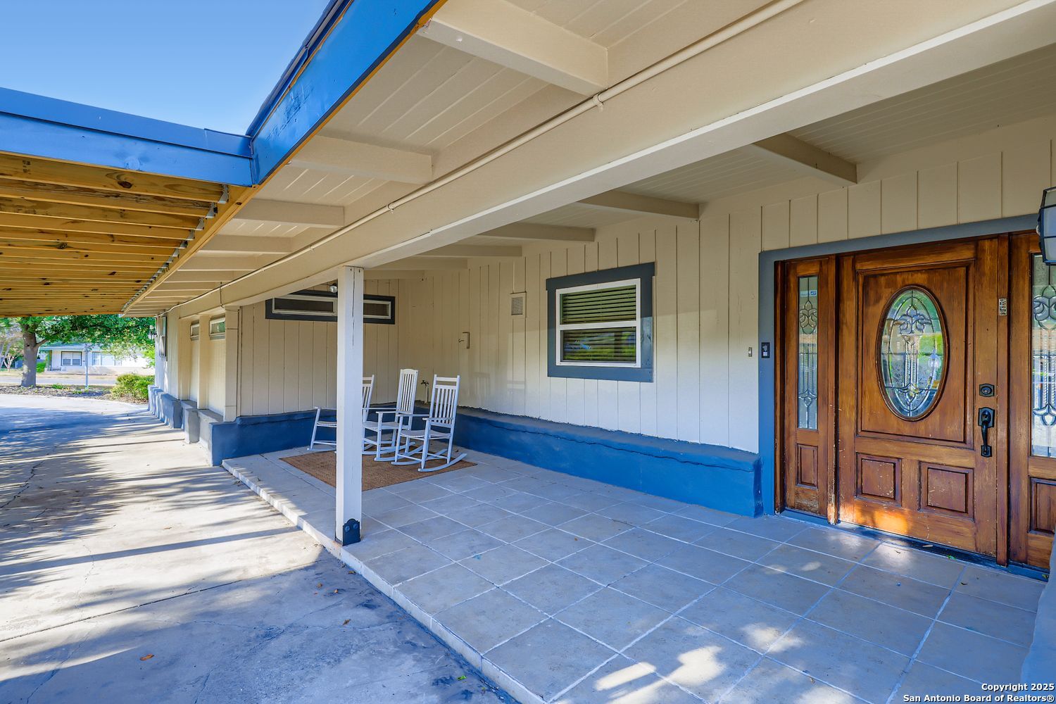 800 Terrell Road San Antonio, TX 78209 - Photo 4 of 28 a view of an entryway with wooden floor and fence