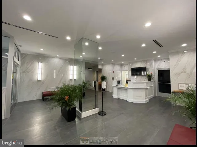 $1,550 | 2101-17 Chestnut Street, Unit 1717, Philadelphia, PA 19103