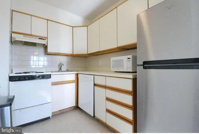 $1,550 | 2101-17 Chestnut Street, Unit 1717, Philadelphia, PA 19103