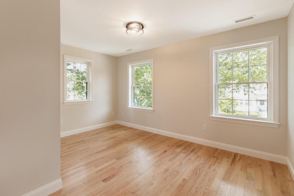 13 Crosby Road Reading, MA 01867 - Photo 16 of 27 Gallery Image 16