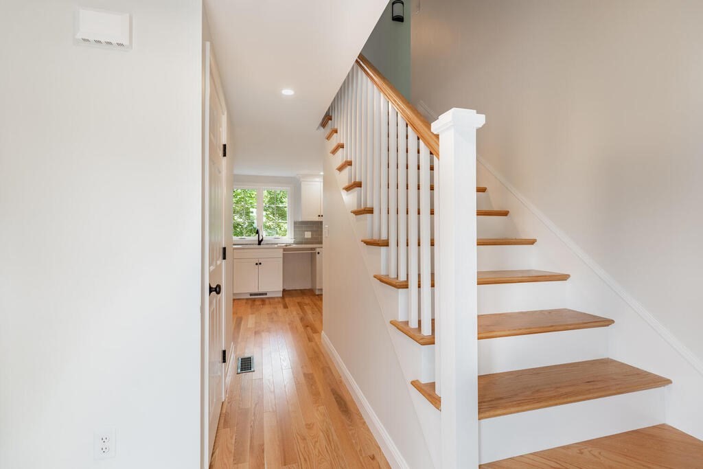 13 Crosby Road Reading, MA 01867 - Photo 4 of 27 Gallery Image 4