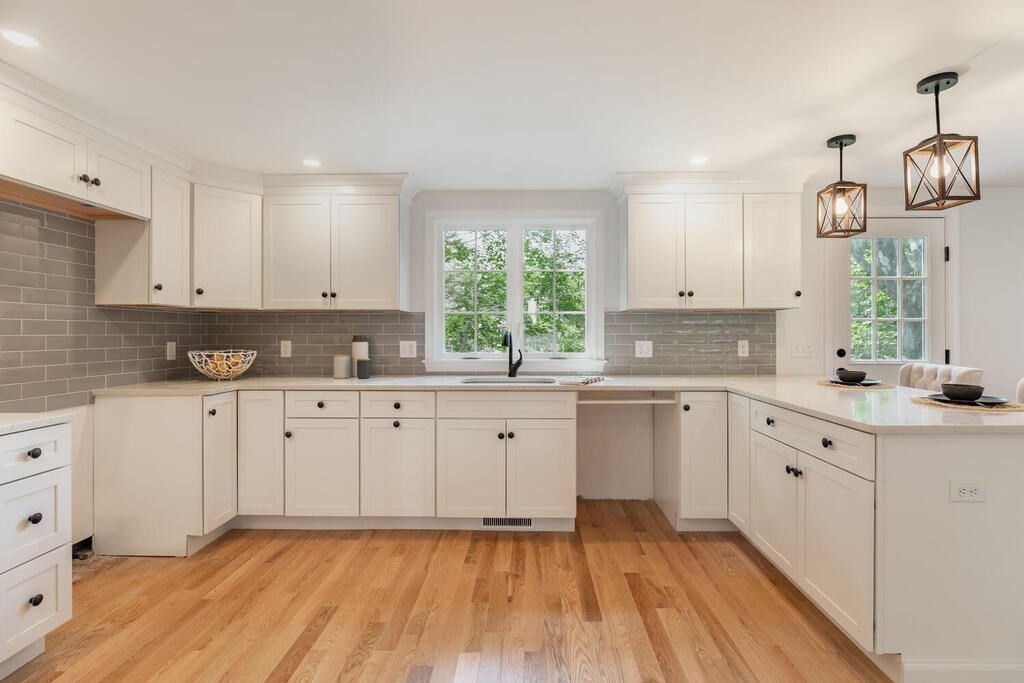 13 Crosby Road Reading, MA 01867 - Photo 5 of 27 Gallery Image 5
