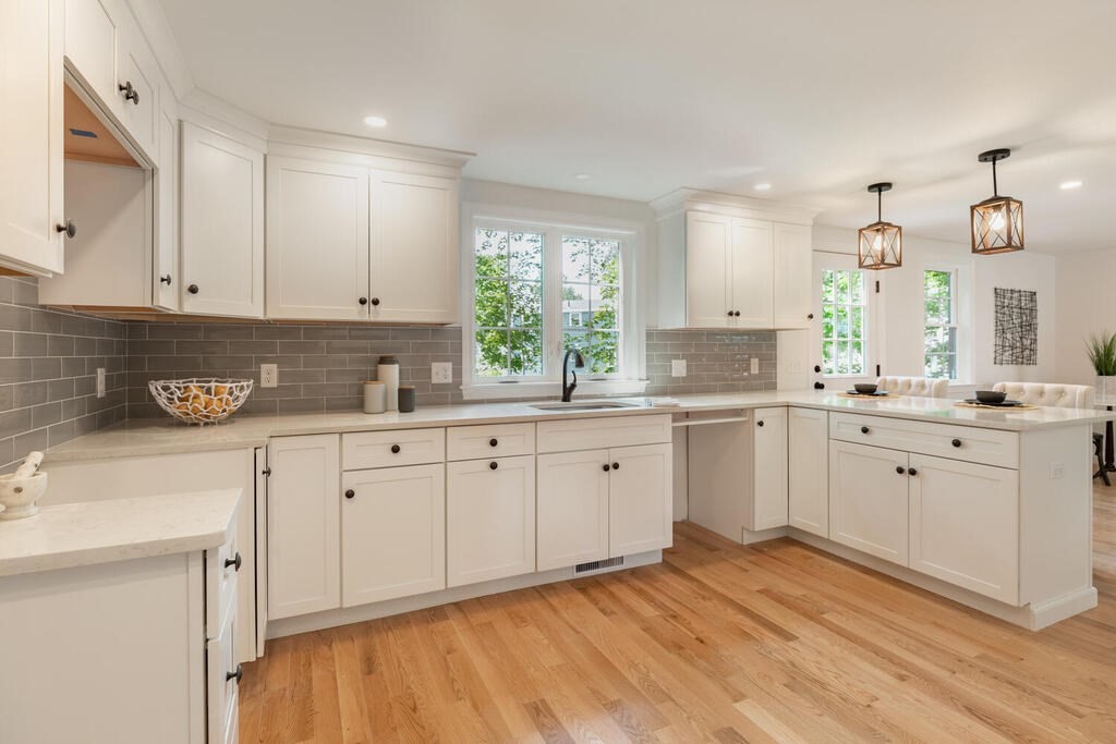 13 Crosby Road Reading, MA 01867 - Photo 6 of 27 Gallery Image 6