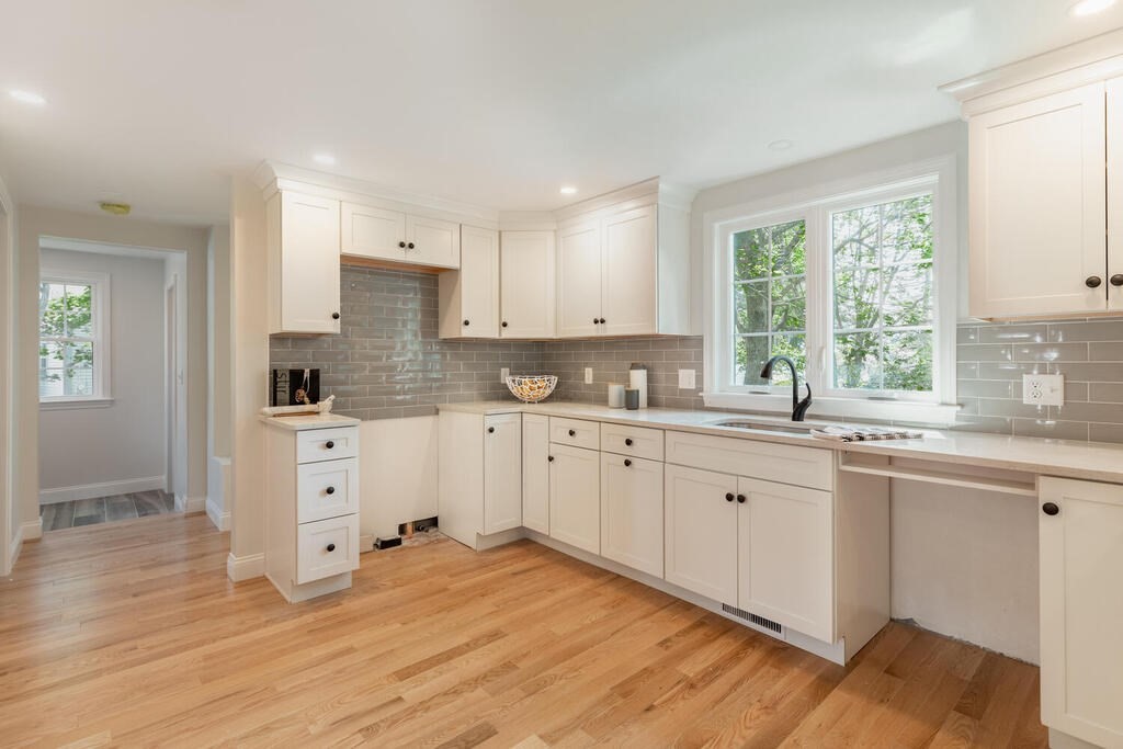 13 Crosby Road Reading, MA 01867 - Photo 7 of 27 Gallery Image 7