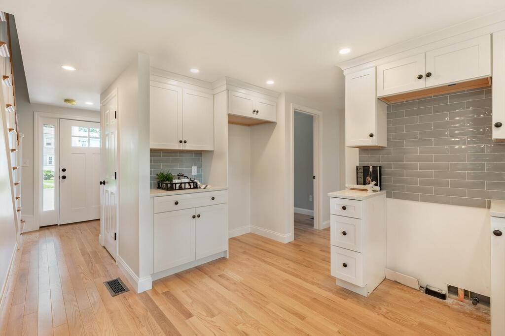 13 Crosby Road Reading, MA 01867 - Photo 8 of 27 Gallery Image 8