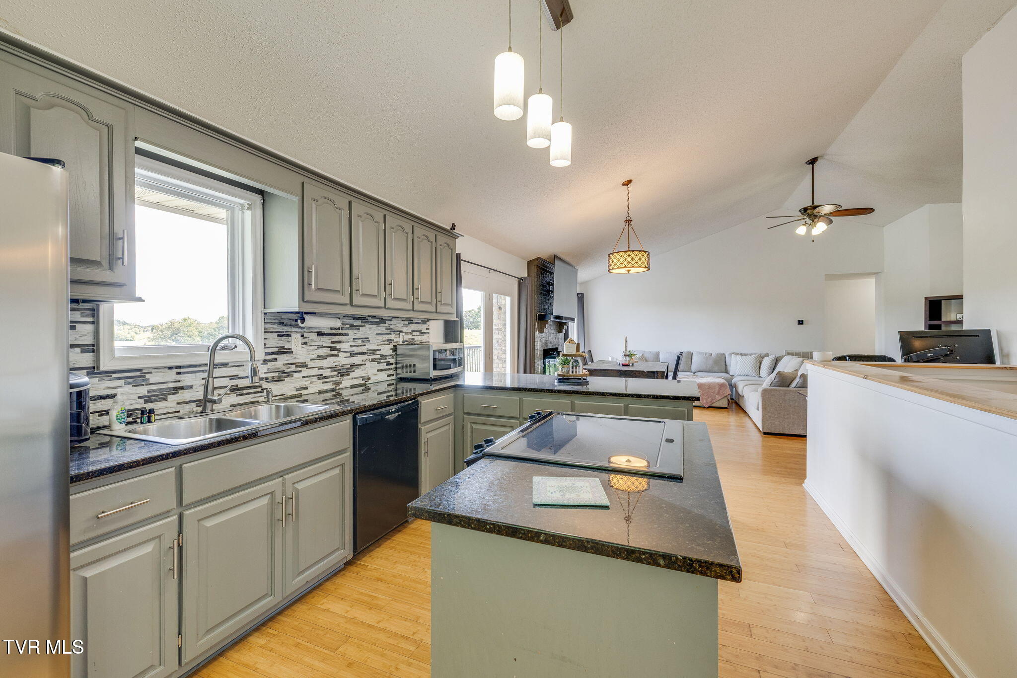 120 Valley View Road Greeneville, TN 37743 - Photo 17 of 47 014