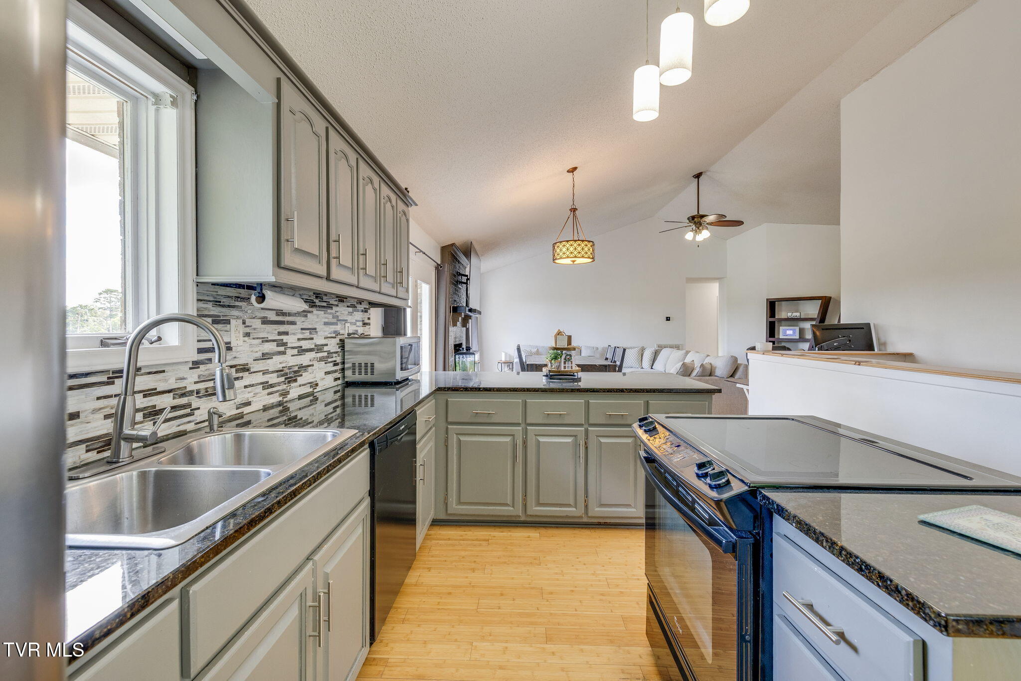 120 Valley View Road Greeneville, TN 37743 - Photo 18 of 47 015