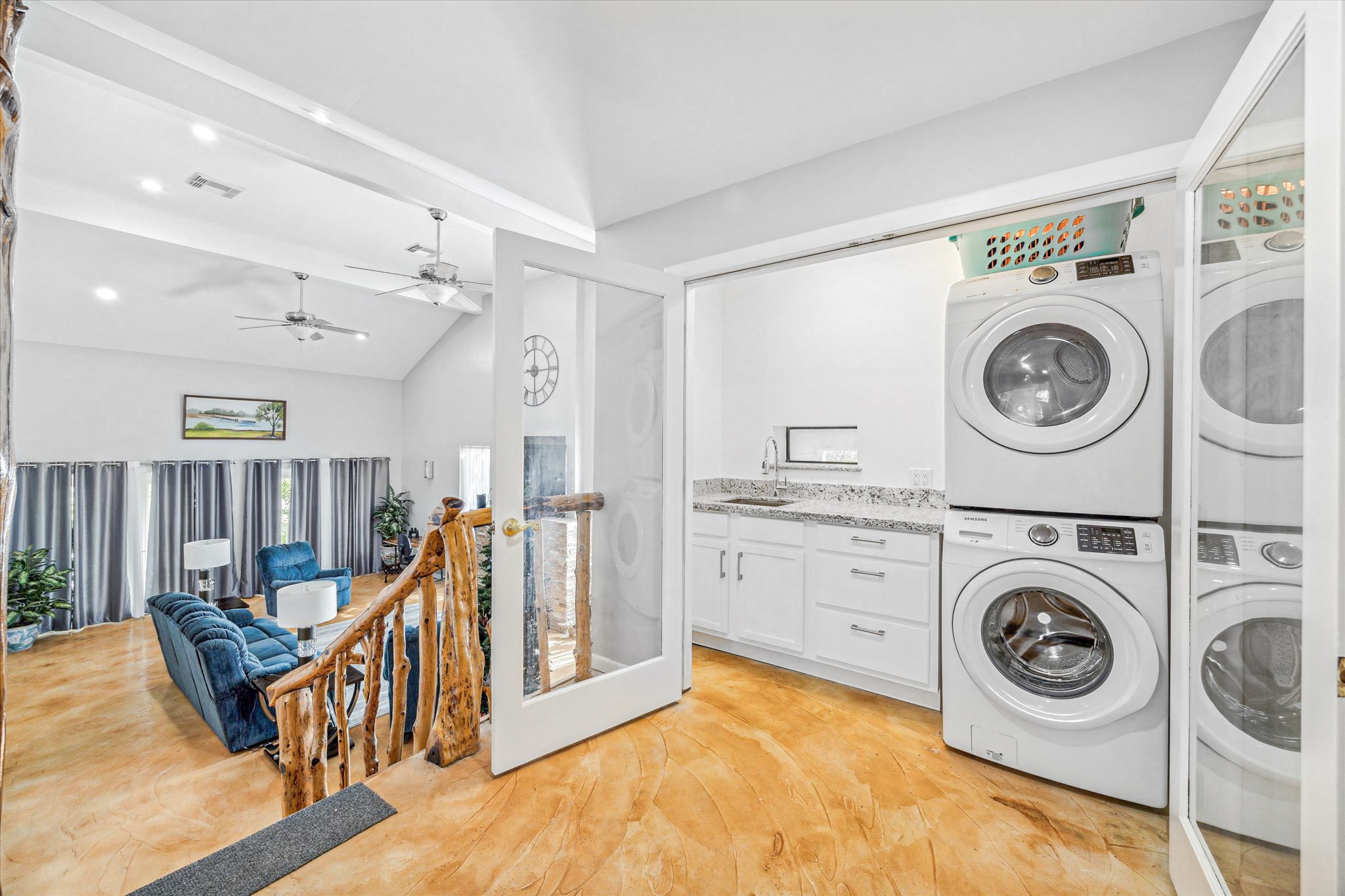 25814 Water Ridge Drive Houston, TX 77336 - Photo 17 of 42 Laundry includes a sink with granite counter. Laundry is located on HALF level.