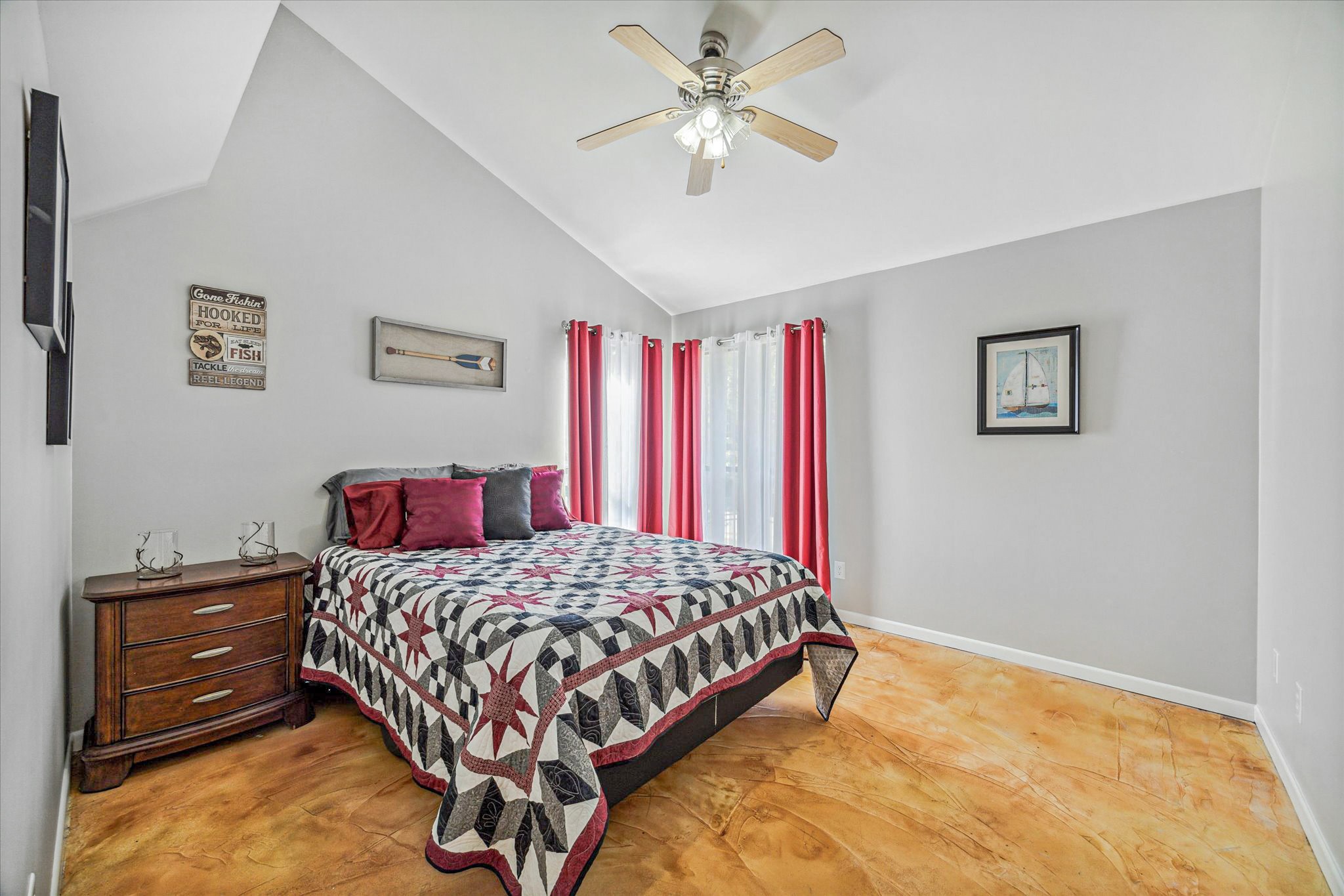 25814 Water Ridge Drive Houston, TX 77336 - Photo 18 of 42 Secondary Bedroom 1 - located on HALF level.