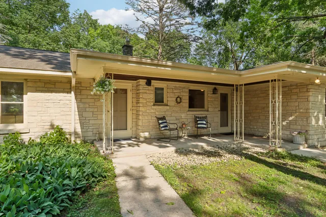 $1,675,000 | 1330 North Dousman Road, Summit, WI 53066