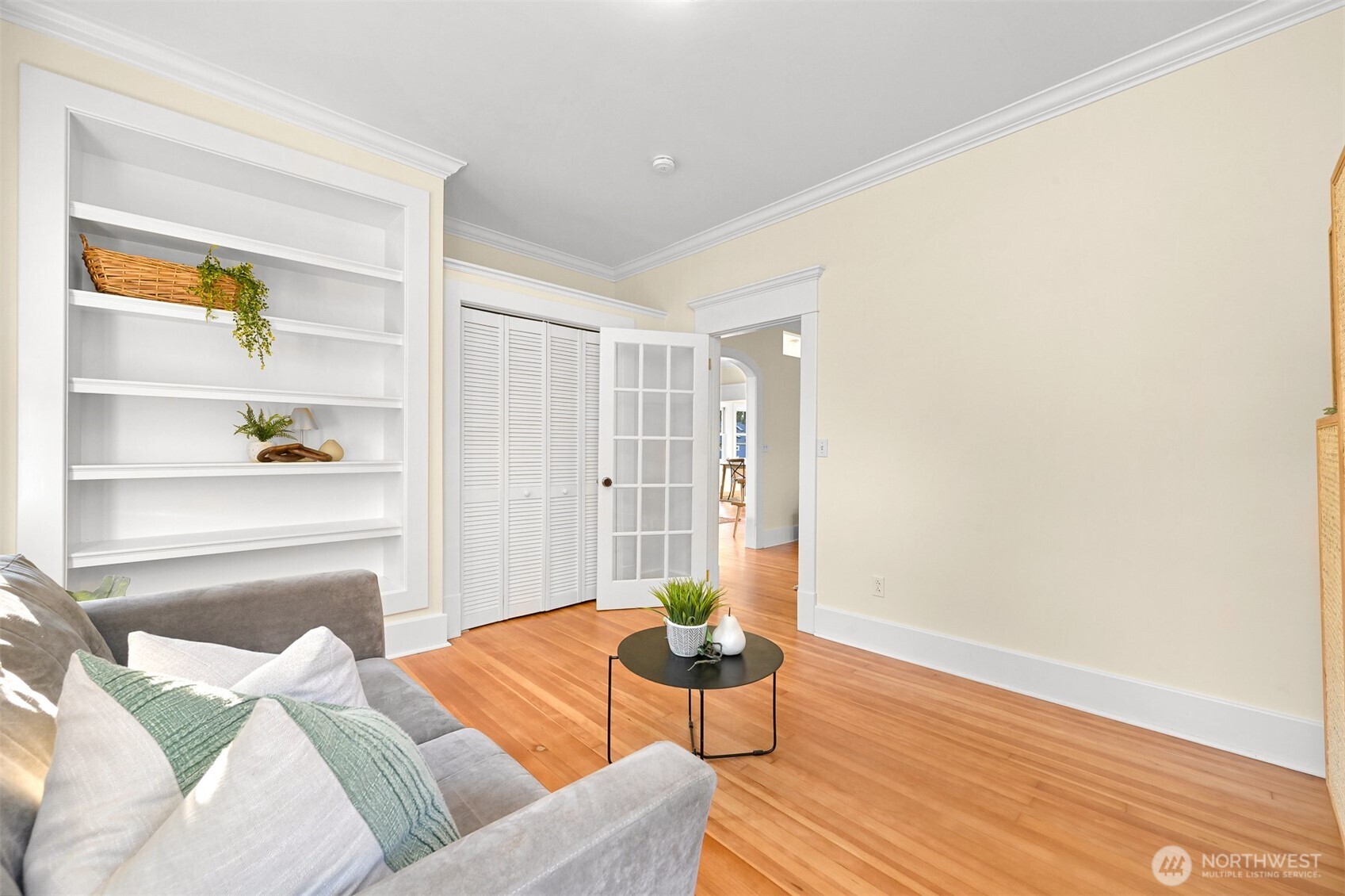 903 13th Street Bellingham, WA 98225 - Photo 14 of 40 a living room with furniture and a potted plant