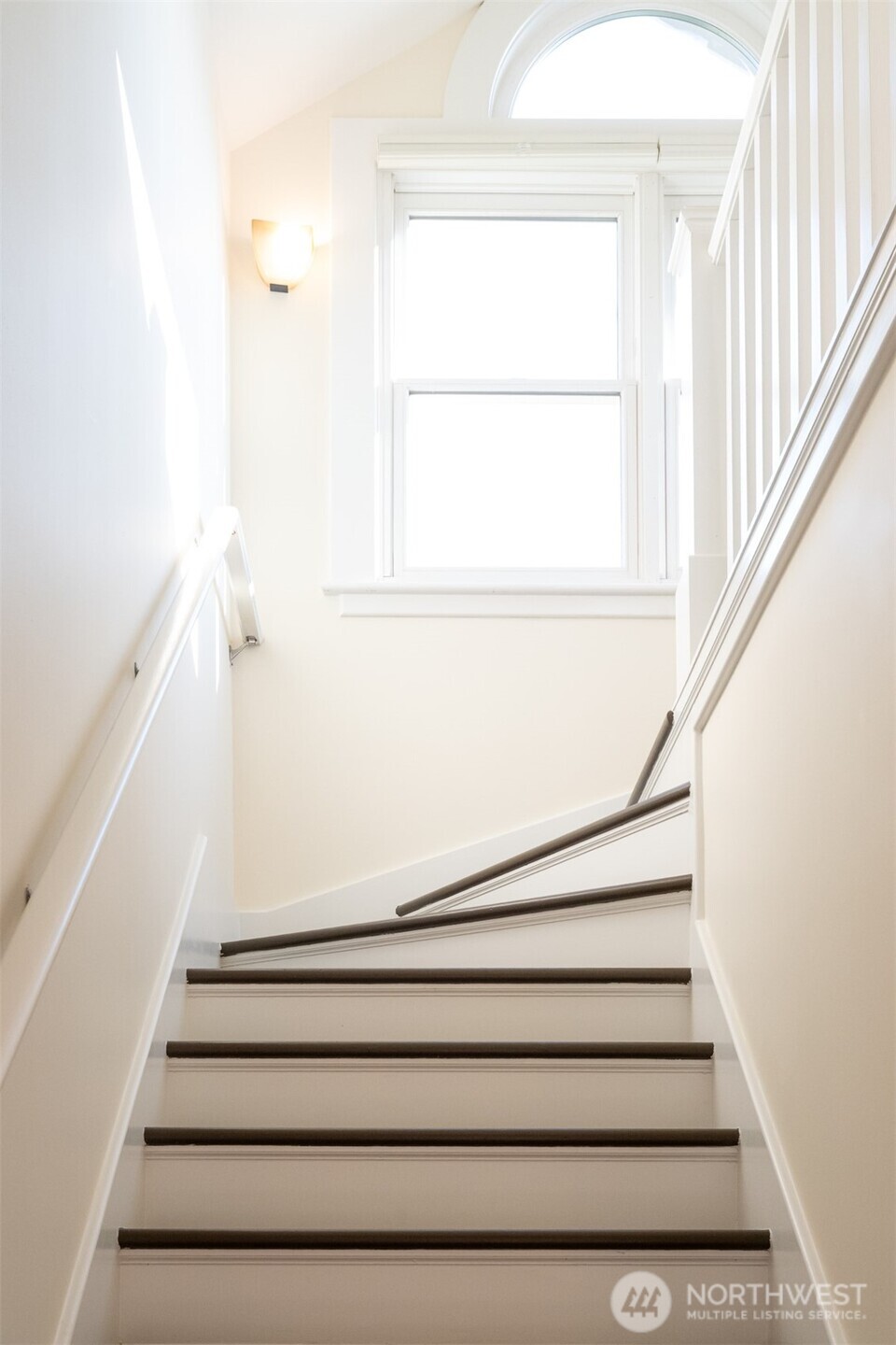 903 13th Street Bellingham, WA 98225 - Photo 25 of 40 a view of entryway