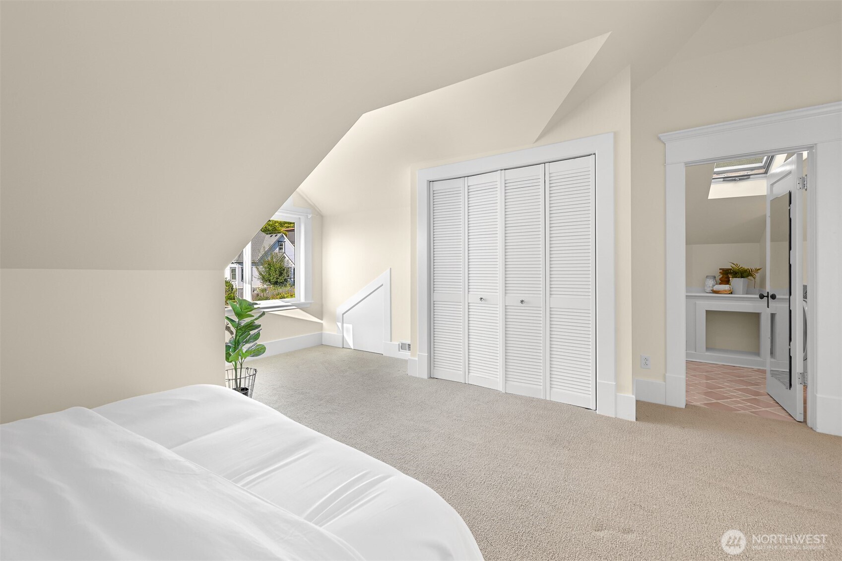 903 13th Street Bellingham, WA 98225 - Photo 29 of 40 a bedroom with a bed and a painting on the wall