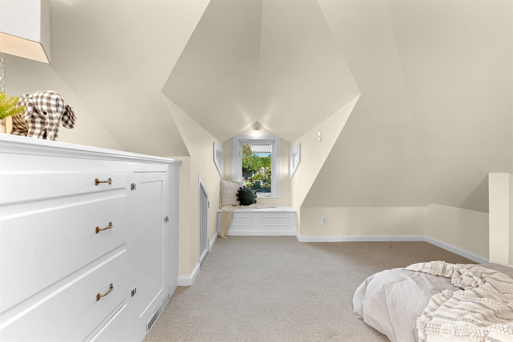 903 13th Street Bellingham, WA 98225 - Photo 33 of 40 a view of bedroom and bedroom