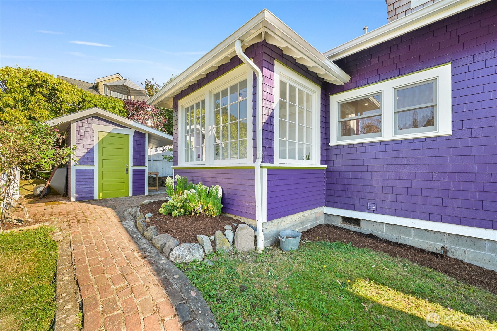 903 13th Street Bellingham, WA 98225 - Photo 36 of 40 a front view of a house with a garden