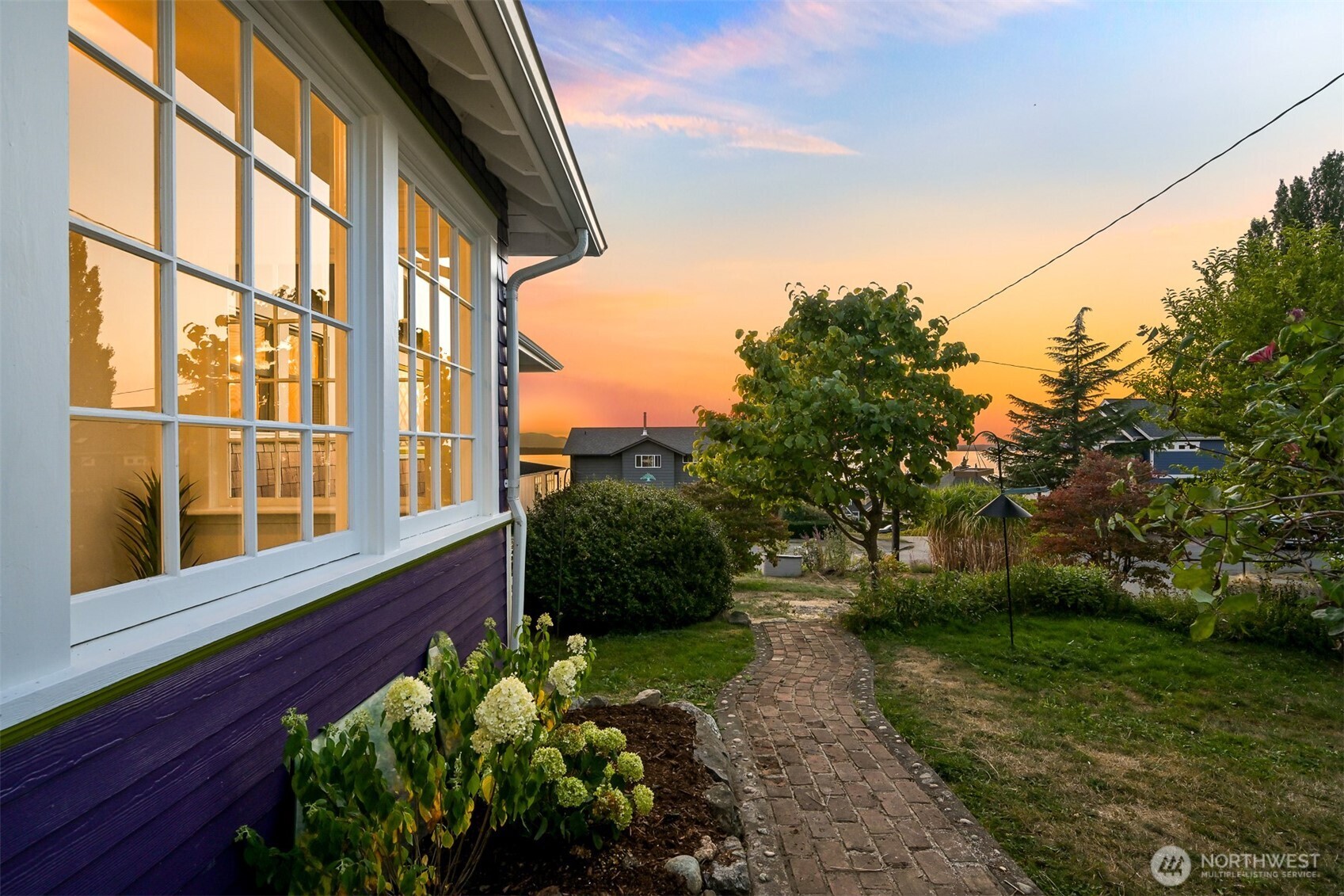 903 13th Street Bellingham, WA 98225 - Photo 38 of 40 a view of a garden with pathway