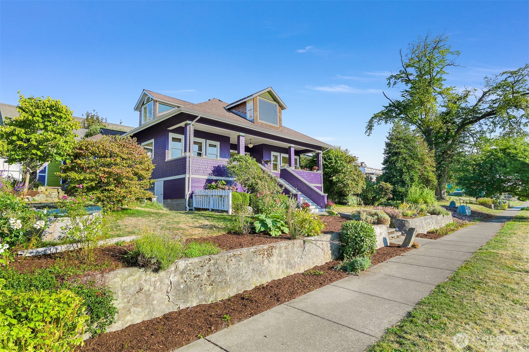 903 13th Street Bellingham, WA 98225 - Photo 5 of 40 a front view of house with yard and green space
