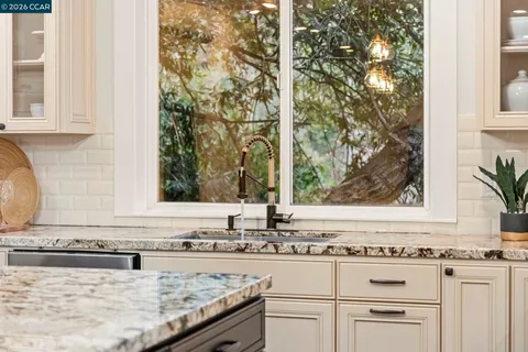 $1,298,000 | 6165 Doncaster Place, Oakland, CA 94611