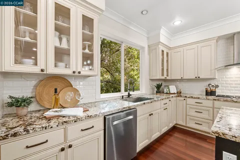 $1,298,000 | 6165 Doncaster Place, Oakland, CA 94611