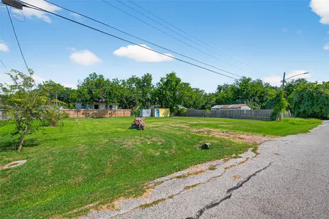 $49,900 | 608 Maiden Lane, Richmond, TX 77469