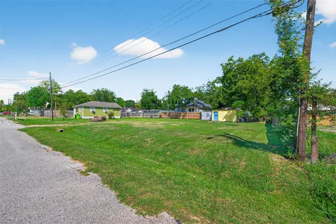 $49,900 | 608 Maiden Lane, Richmond, TX 77469