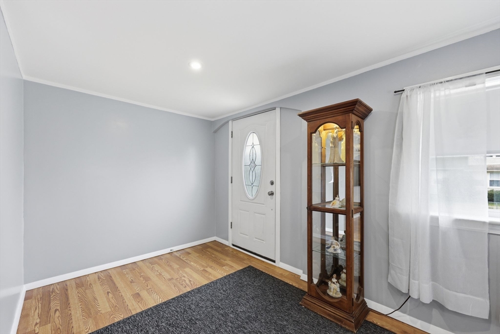 28 Rosina Road Weymouth, MA 02189 - Photo 5 of 41